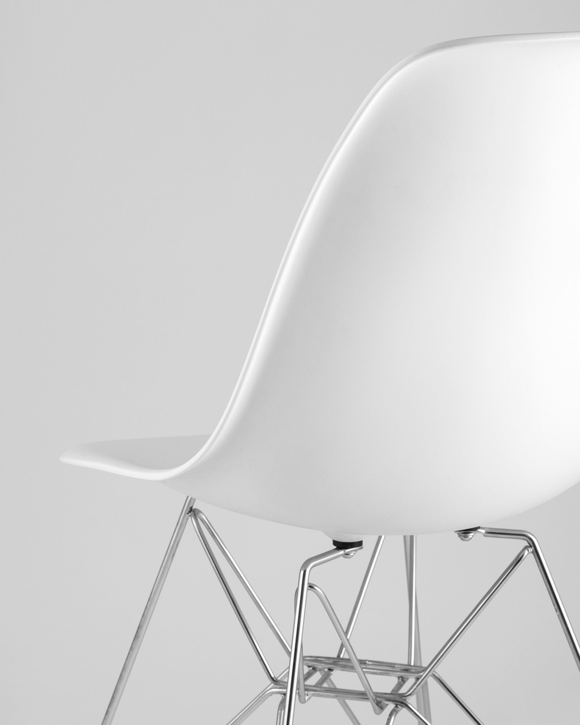 Стул Eames DSR белый